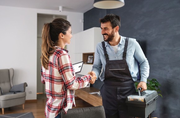A handyman shaking a customer’s hand