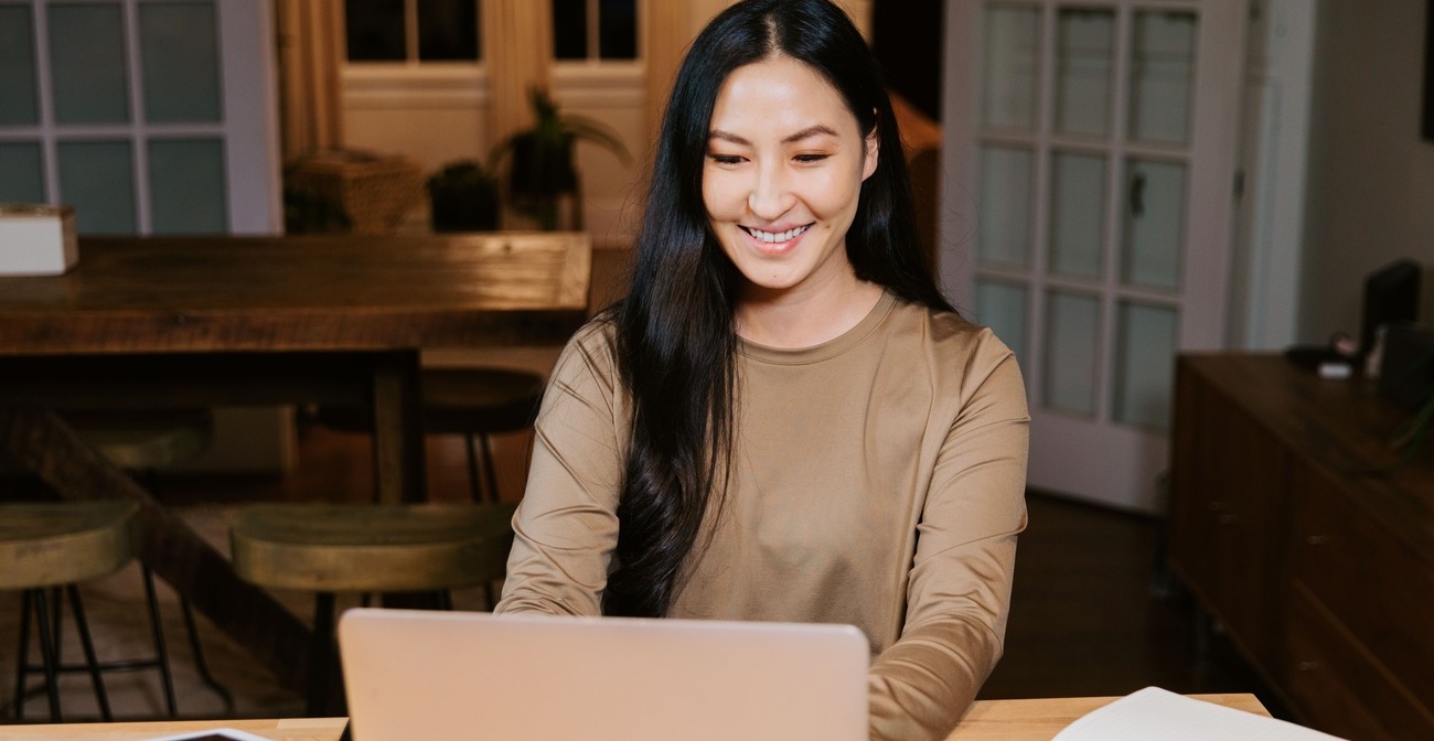 How to pick the right school payment solution - woman at computer